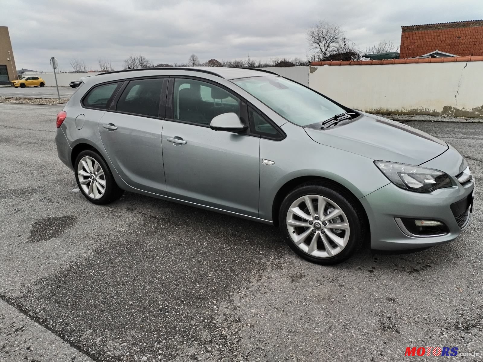 2013' Opel Astra Karavan photo #4