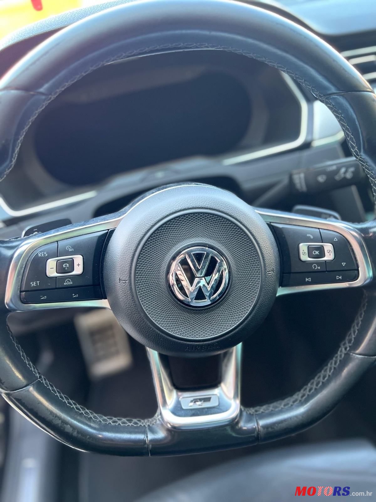 2017' Volkswagen Passat 4Motion photo #5