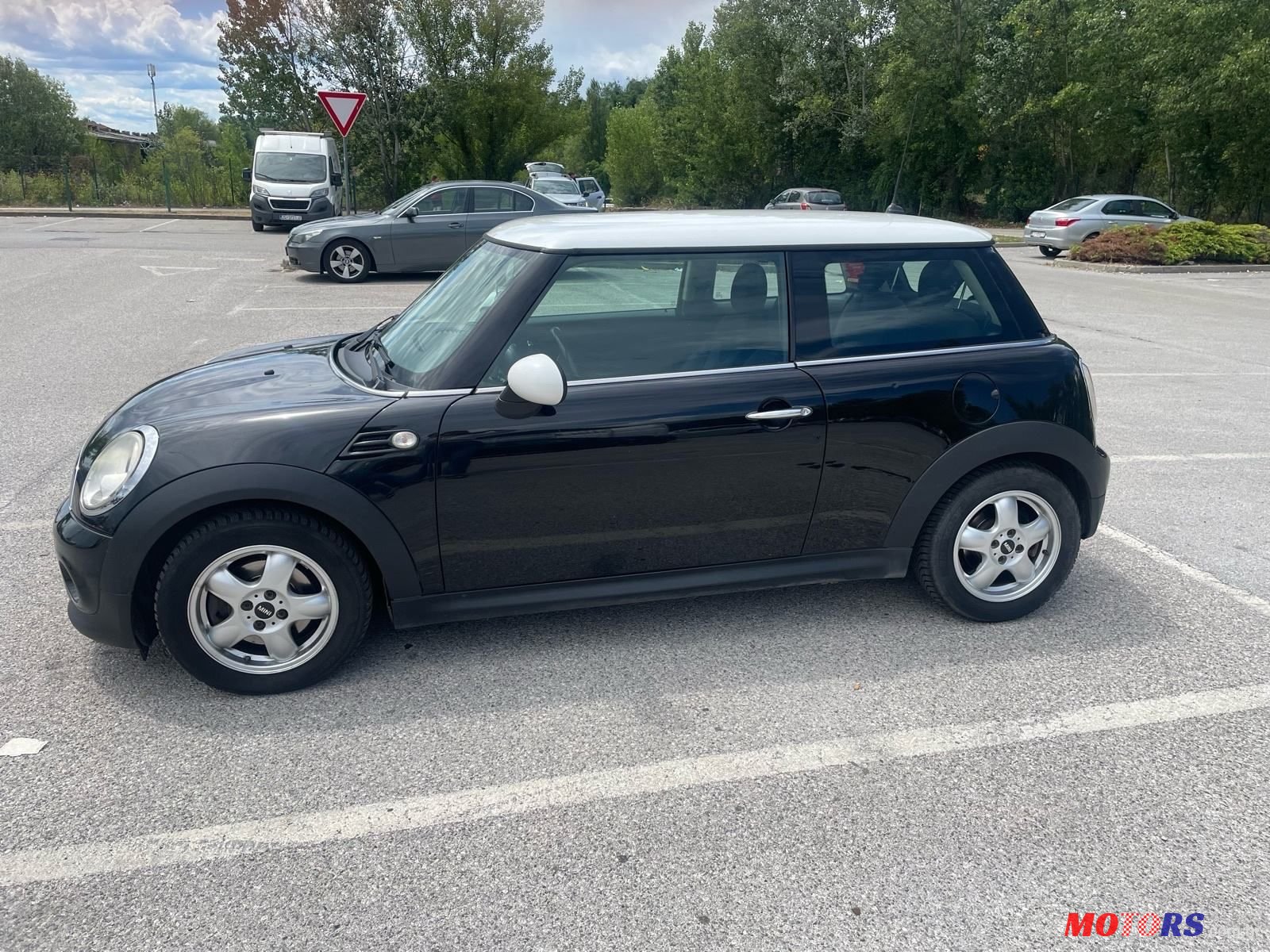 2010' MINI Cooper Cooper D photo #6