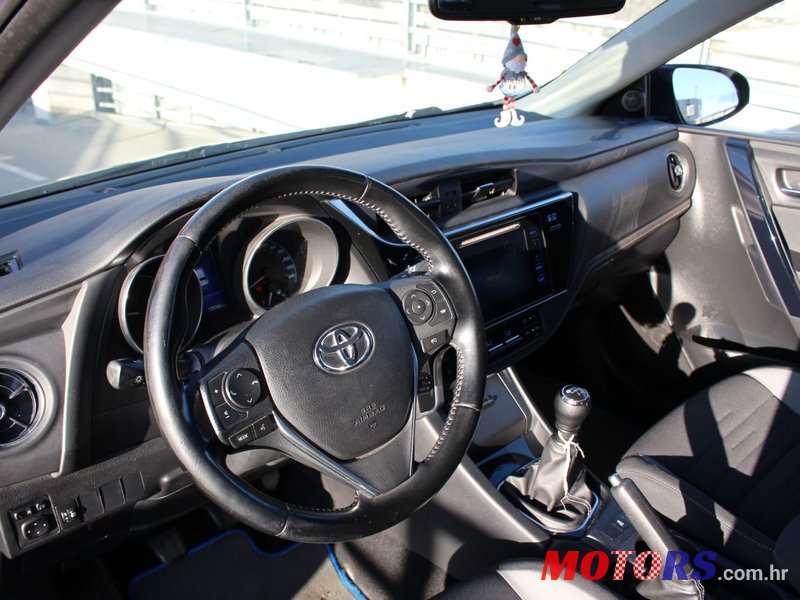 2017' Toyota Auris 1,4 photo #3