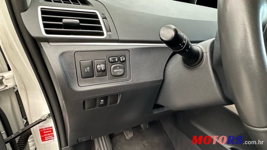 2013' Toyota Verso 2,0 D-4D photo #5