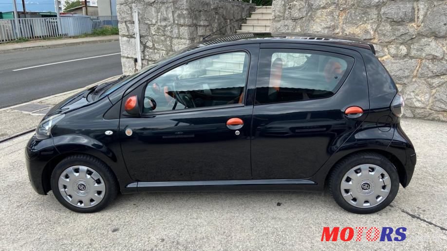 2013' Toyota Aygo photo #3