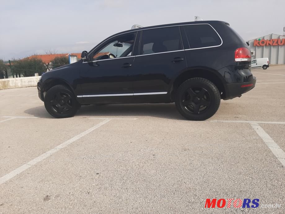 2004' Volkswagen Touareg photo #1