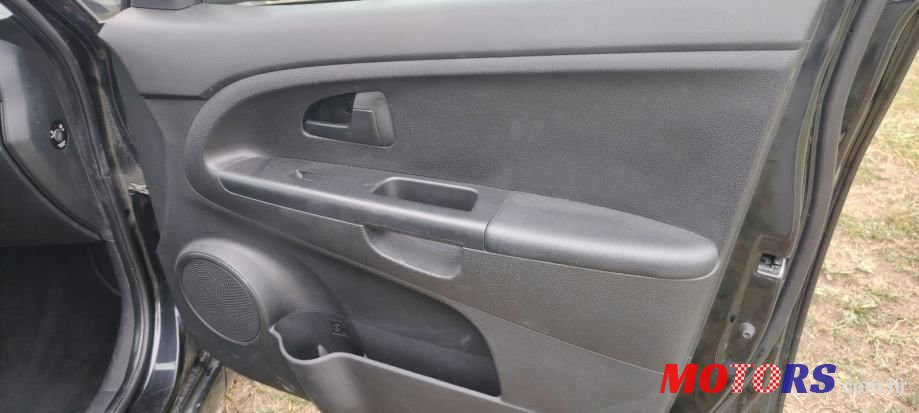 2010' Kia Venga 1,4 Crdi Ex photo #4