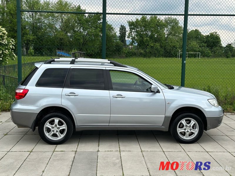 2007' Mitsubishi Outlander 2,0 photo #4