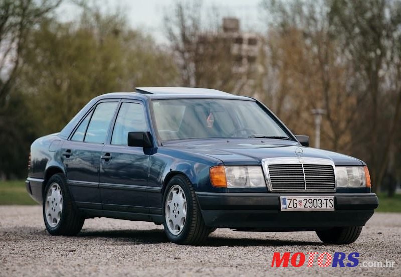 1987' Mercedes-Benz 124 260 photo #2