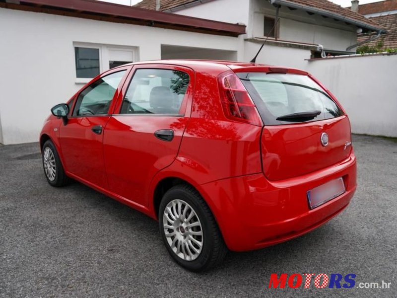 2011' Fiat Grande Punto 1,4 photo #5