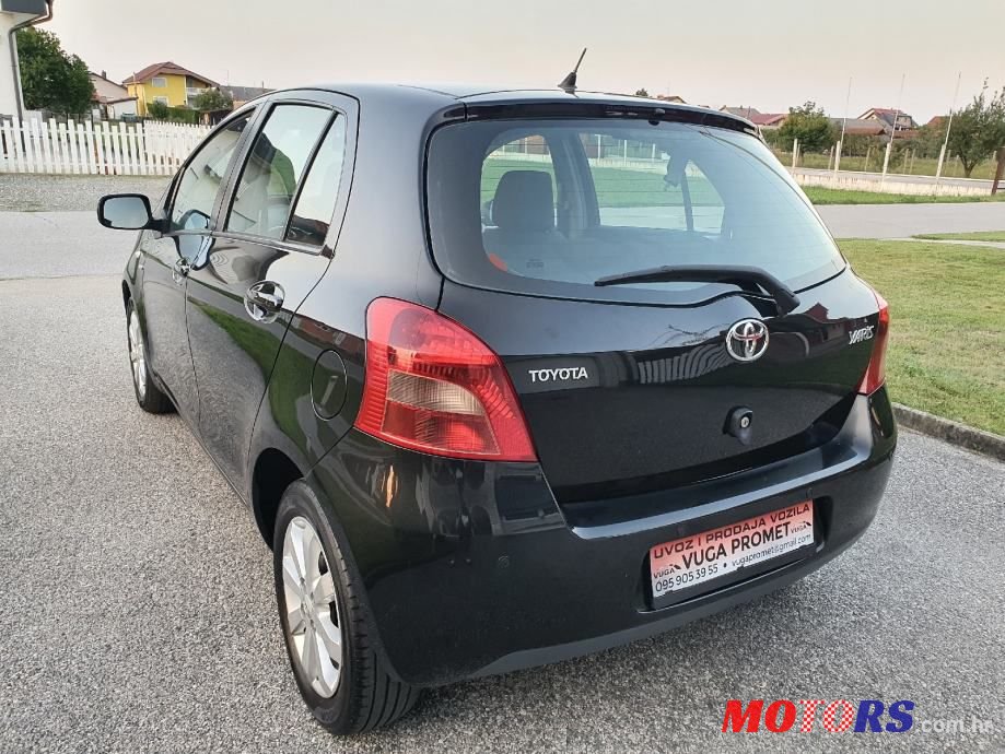 2008' Toyota Yaris photo #4