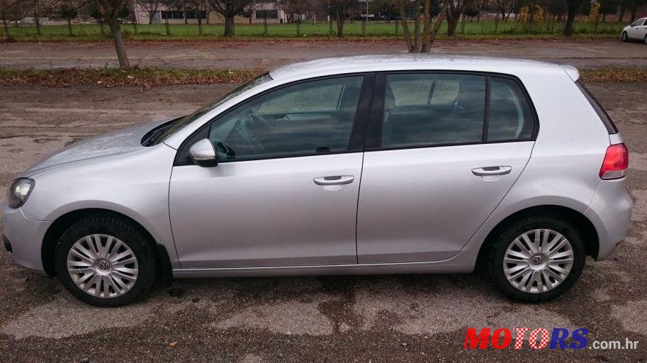 2010' Volkswagen Golf VI 1,6 Tdi photo #1