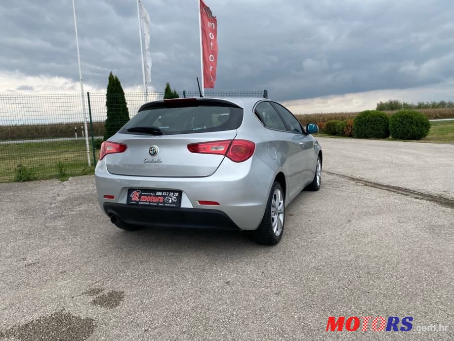 2011' Alfa Romeo Giulietta photo #5