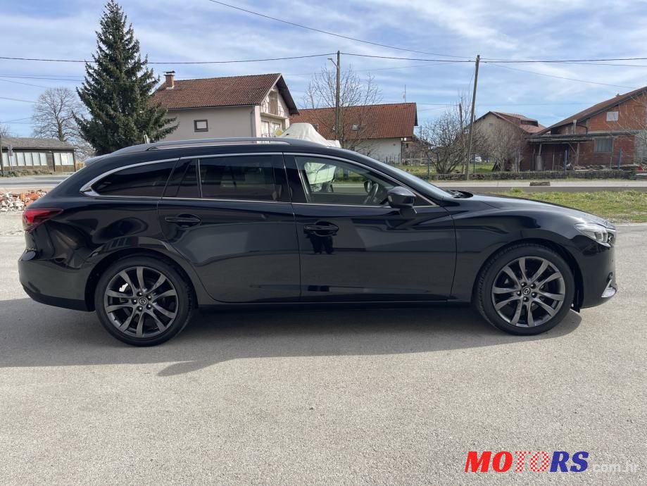 2017' Mazda 6 Sport Combi photo #5