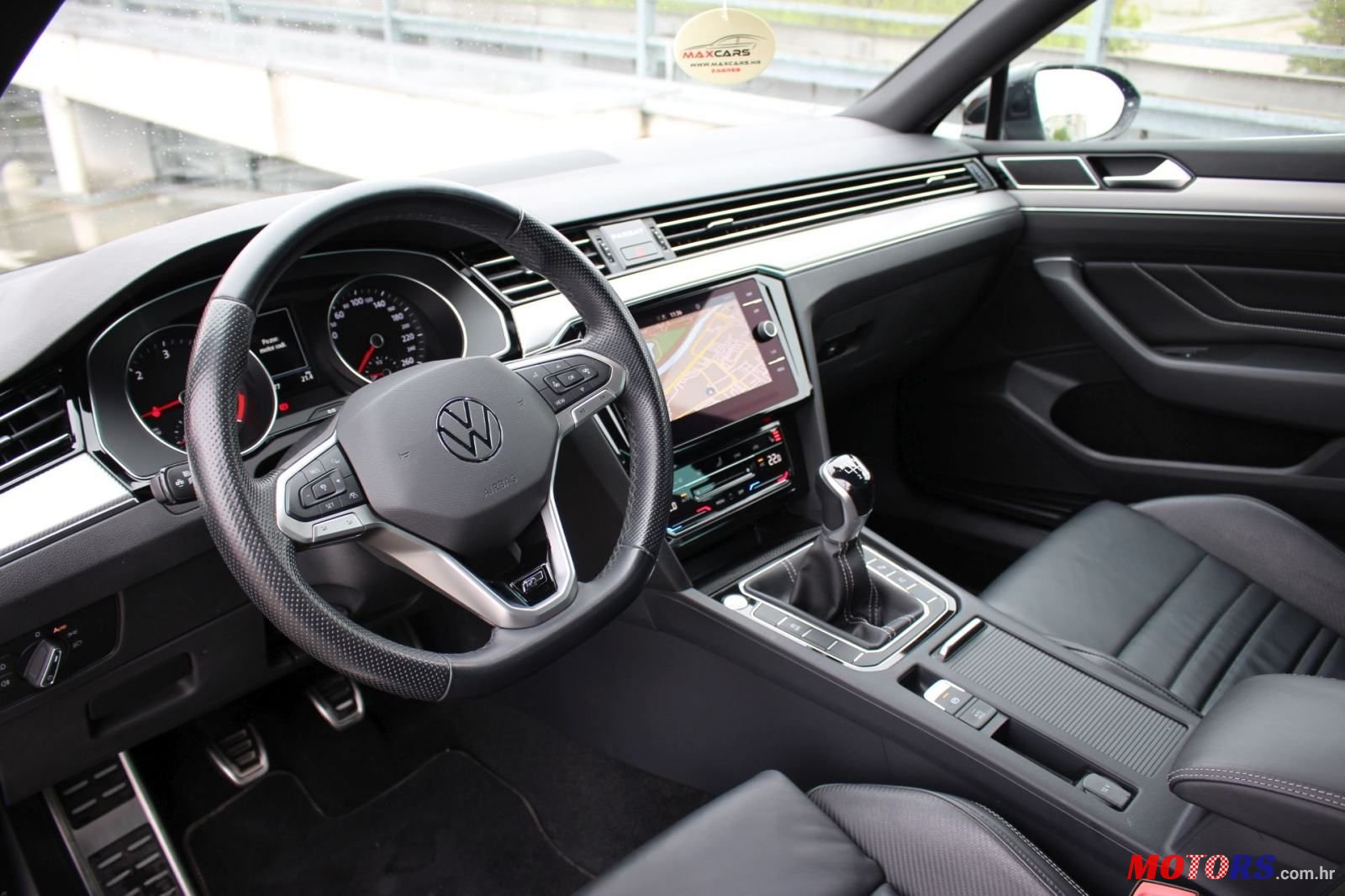 2021' Volkswagen Passat Variant photo #3