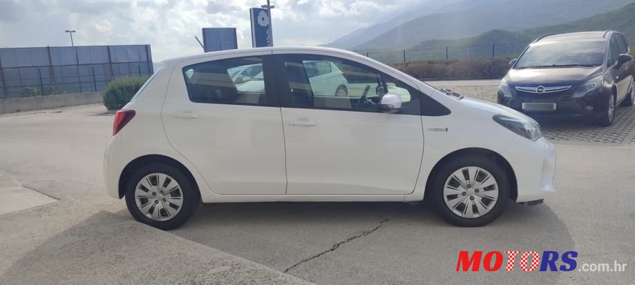2015' Toyota Yaris photo #6