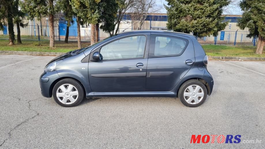 2012' Toyota Aygo photo #4