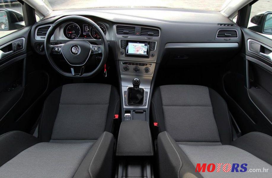 2013' Volkswagen Golf VII photo #1