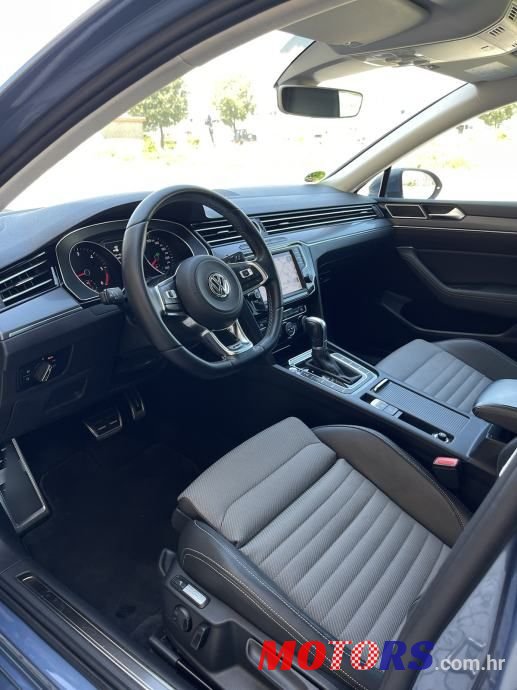 2015' Volkswagen Passat photo #5