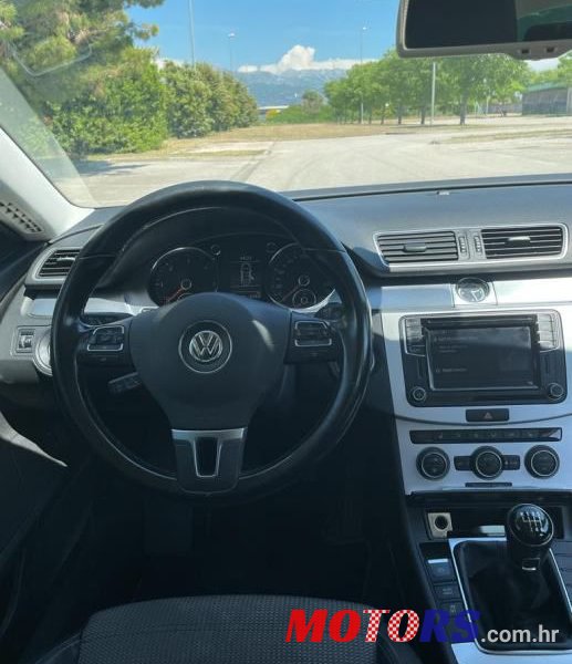 2015' Volkswagen Passat photo #4