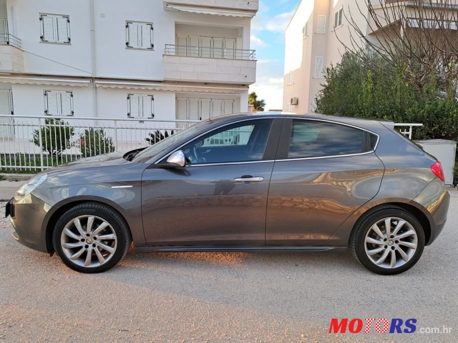 2013' Alfa Romeo Giulietta photo #5