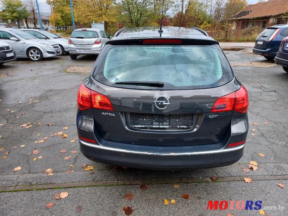 2015' Opel Astra Karavan photo #5