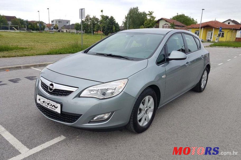 2011' Opel Astra 1,3 Cdti photo #1