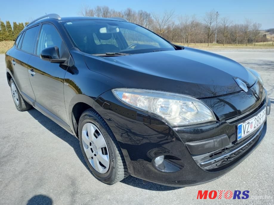 2011' Renault Megane Grandtour photo #2