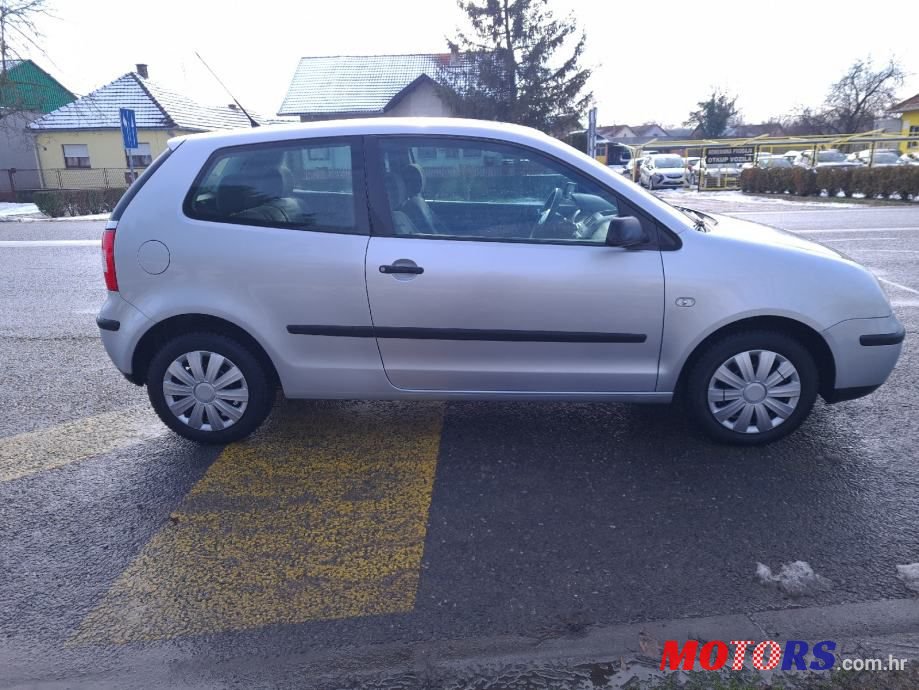 2002' Volkswagen Polo photo #4