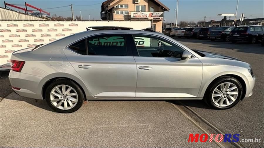 2019' Skoda Superb 2.0 Tdi photo #4