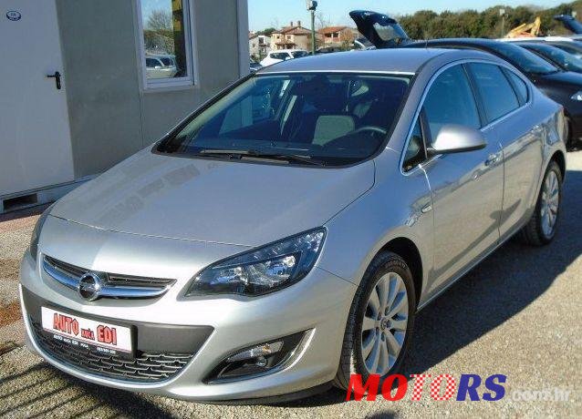 2014' Opel Astra 1.7 Cdti Cosmo photo #2