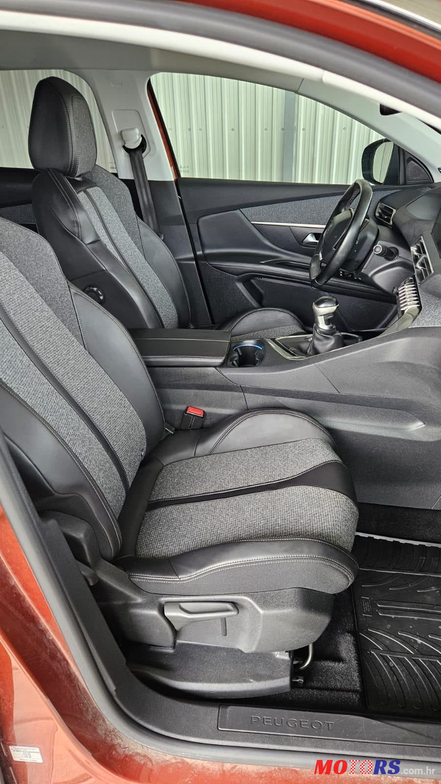 2018' Peugeot 3008 1,2 Puretech photo #5