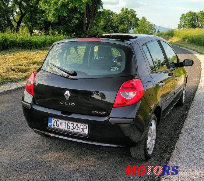 2008' Renault Clio 1.4 16V photo #2