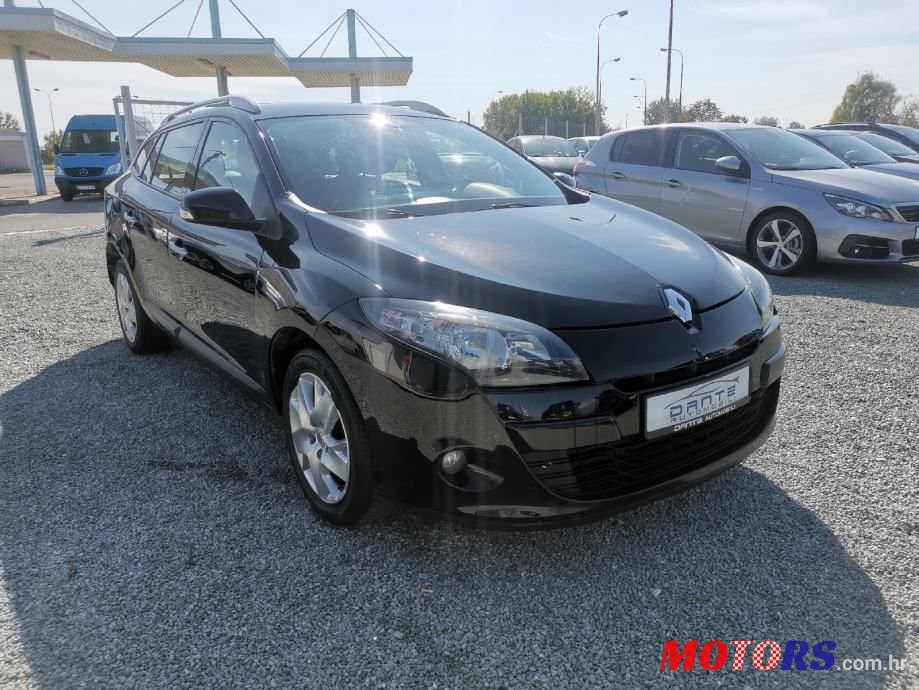 2011' Renault Megane Grandtour photo #3