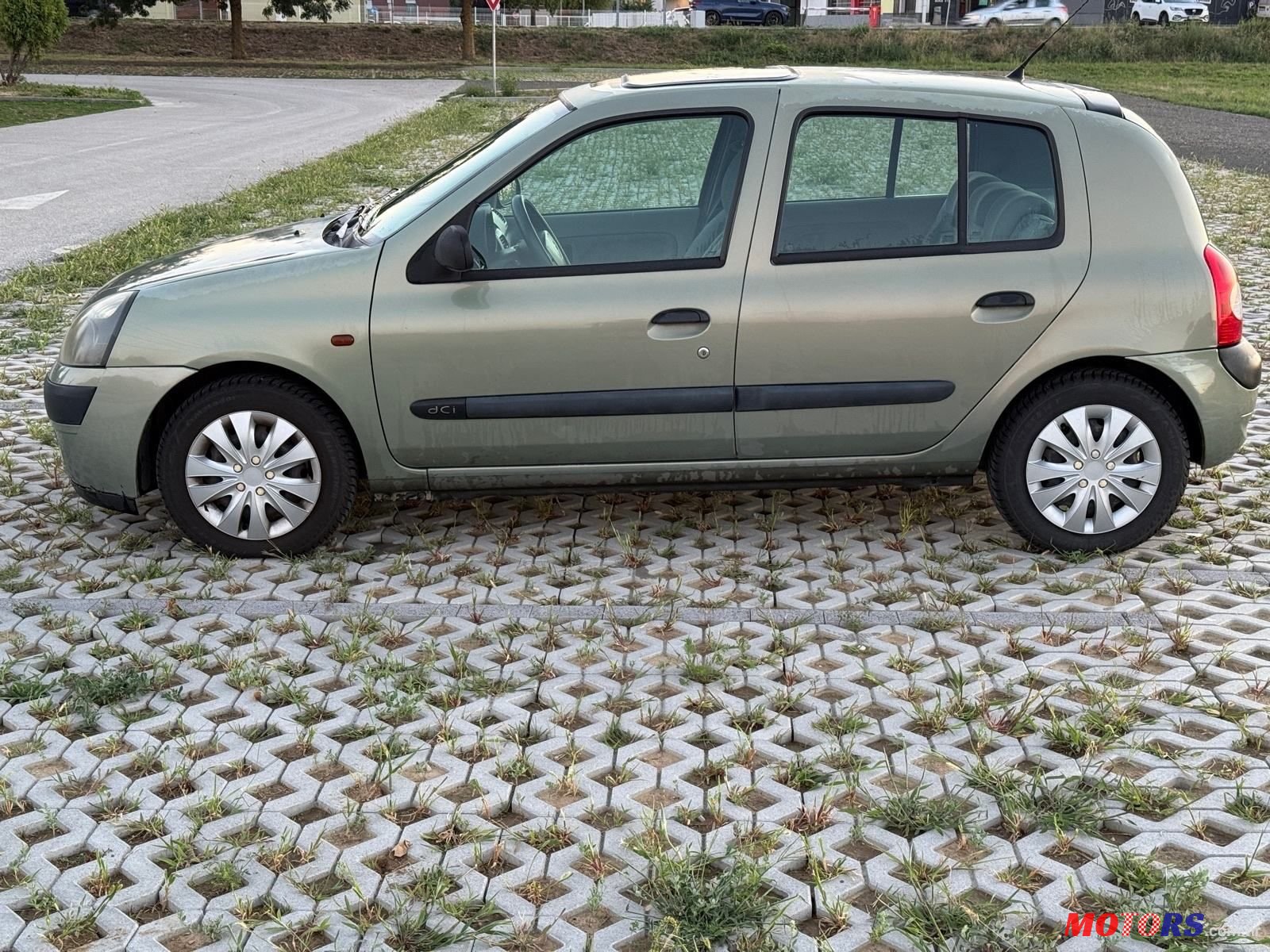 2002' Renault Clio 1,5 Dci photo #1