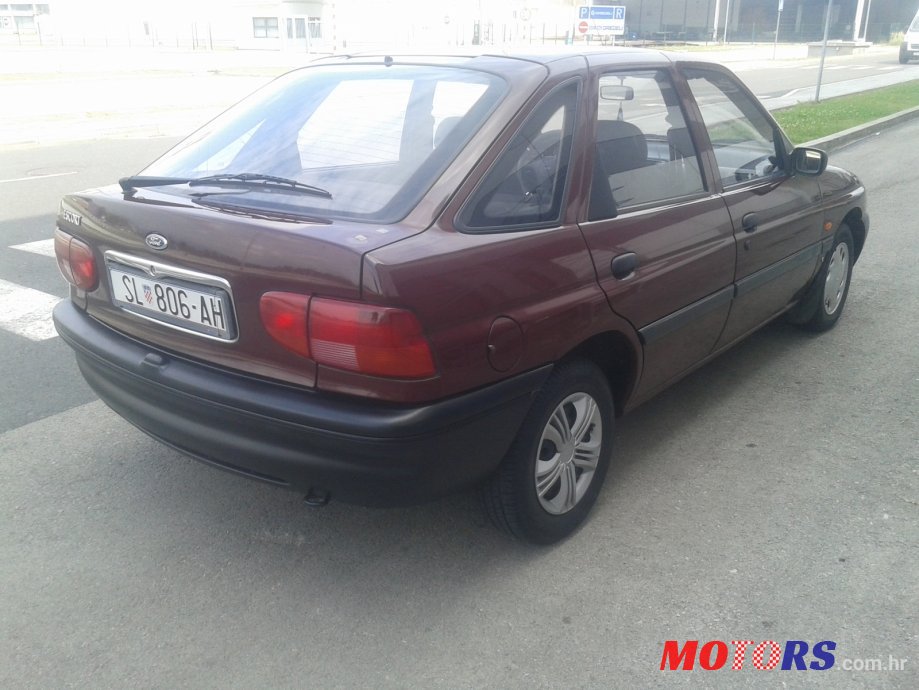 1995' Ford Escort photo #2