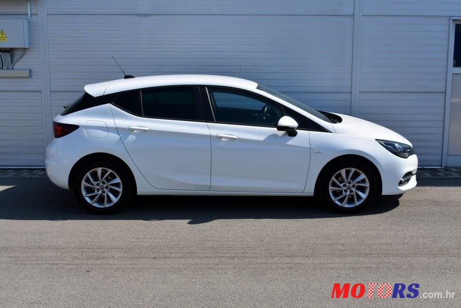 2020' Opel Astra photo #3