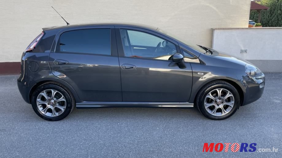 2013' Fiat Punto Evo photo #5