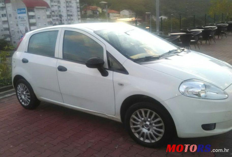 2011' Fiat Grande Punto 1,4 8V photo #1
