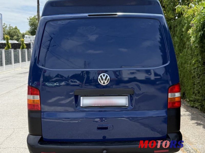 2008' Volkswagen Transporter Kombi photo #5