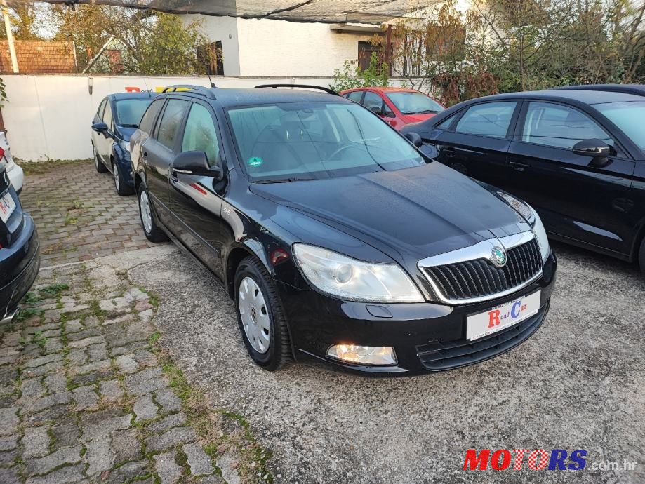 2012' Skoda Octavia Combi photo #2
