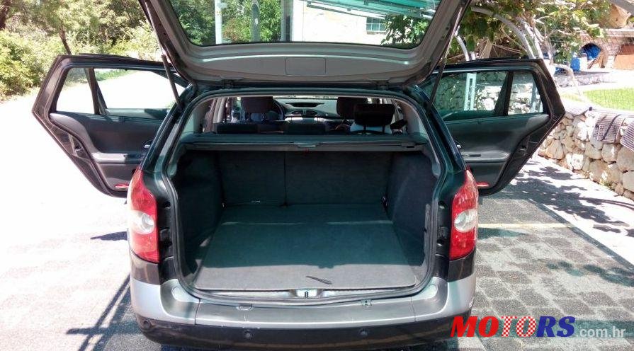 2005' Renault Laguna Grandtour photo #2