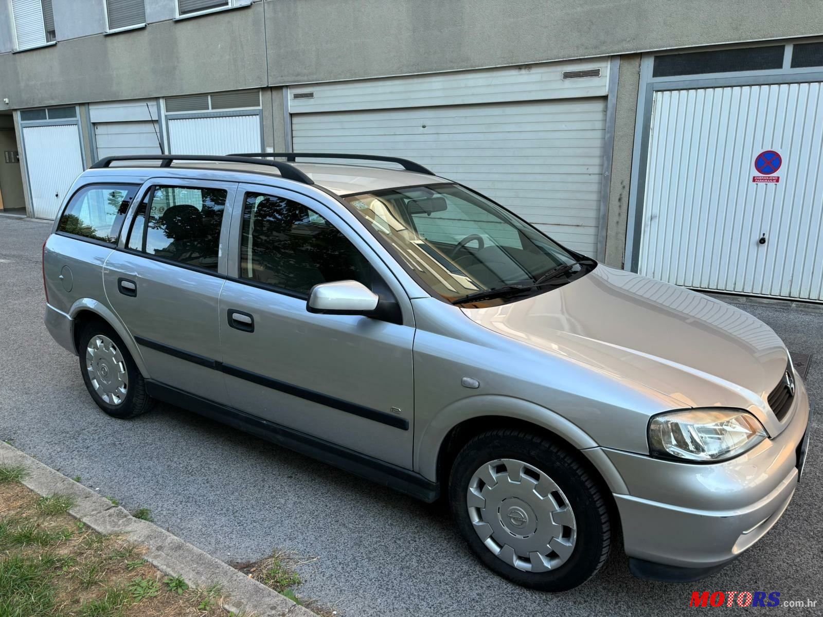 2009' Opel Astra Karavan photo #2