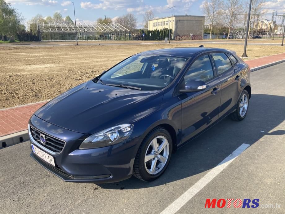 2015' Volvo V40 D2 photo #1