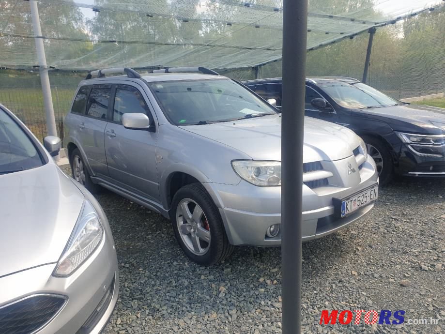 2007' Mitsubishi Outlander photo #2