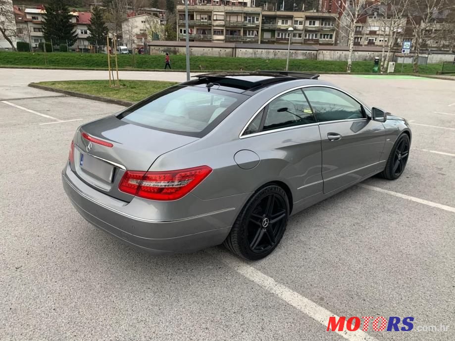 2011' Mercedes-Benz E-Klasa 220 Cdi photo #3