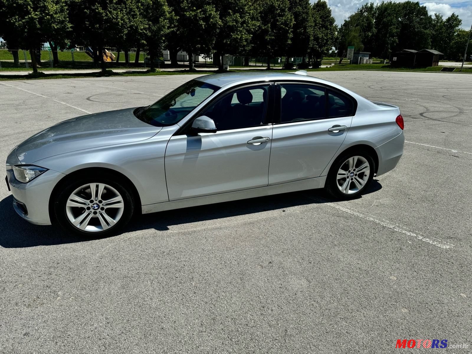 2015' BMW Serija 3 316D photo #2