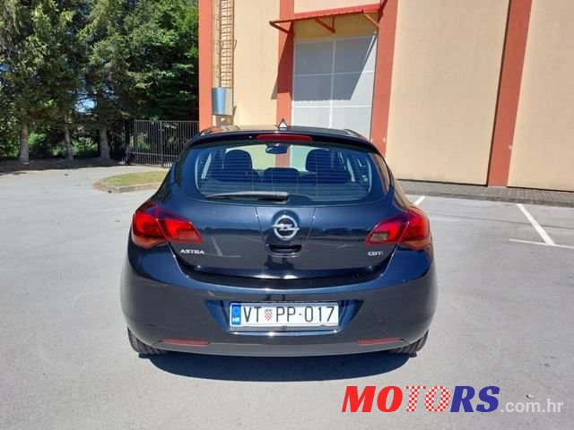 2011' Opel Astra Sport photo #5