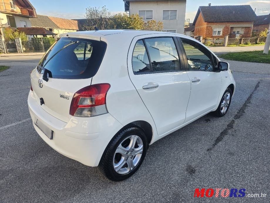 2011' Toyota Yaris 1.33 photo #1