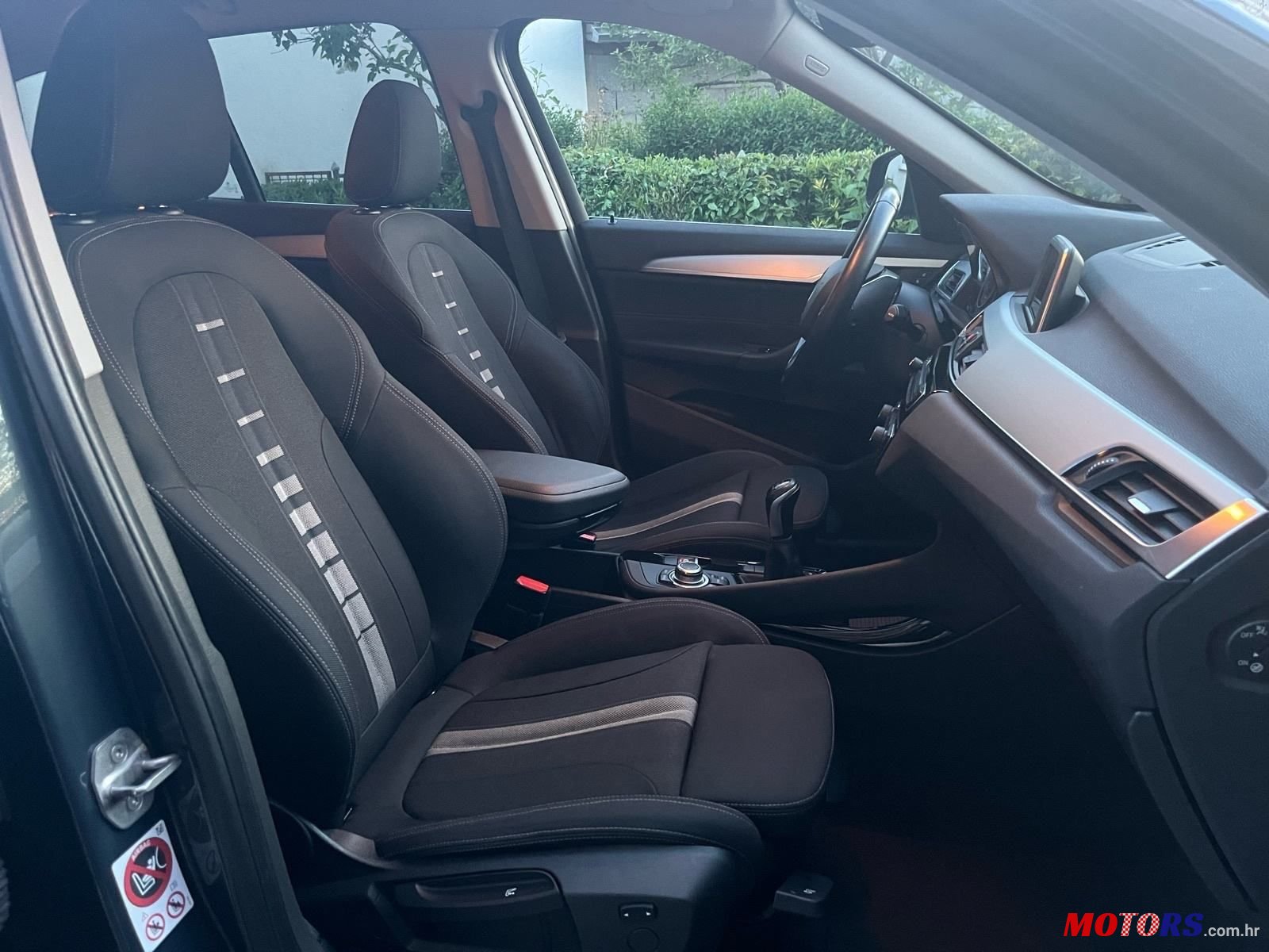 2016' BMW X1 18D photo #6