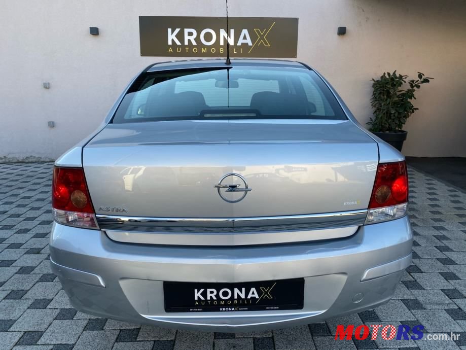 2010' Opel Astra photo #5