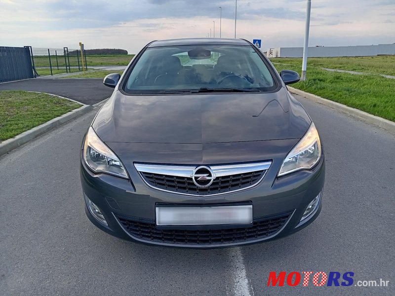 2012' Opel Astra 1,7 Cdti photo #2