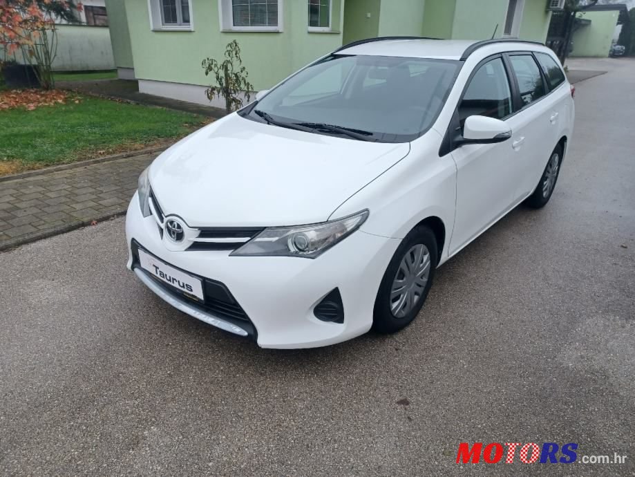 2014' Toyota Auris Karavan photo #1